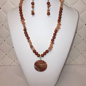 Agate Necklace and earrings set. ❤️